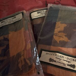 Set of 3 Harvest of Leaves Cloth Fall Napkins - New!   Total Napkins 6